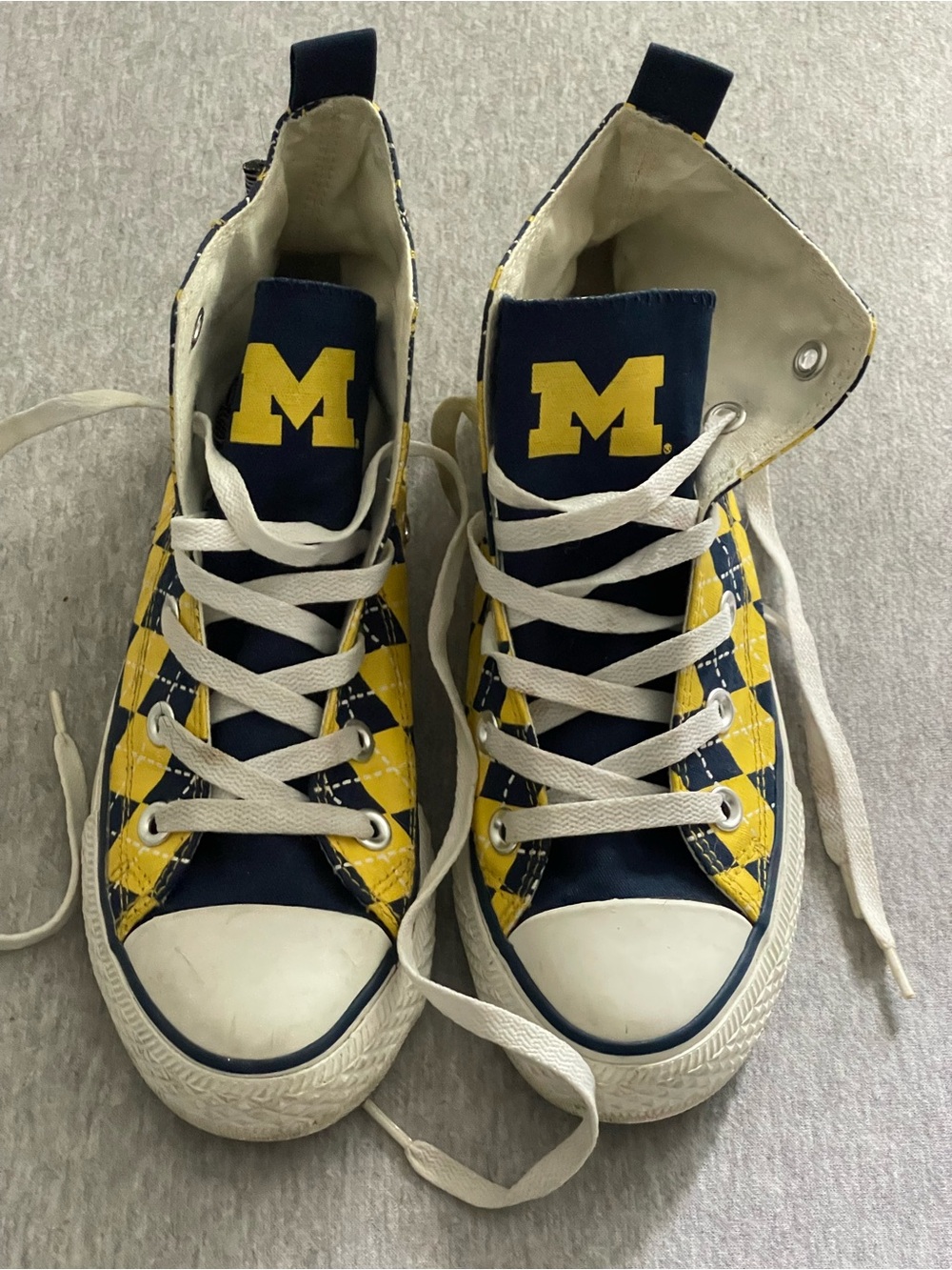 Skicks University of Michigan Sz 6M maze/blue argyle high top lace up sneakers